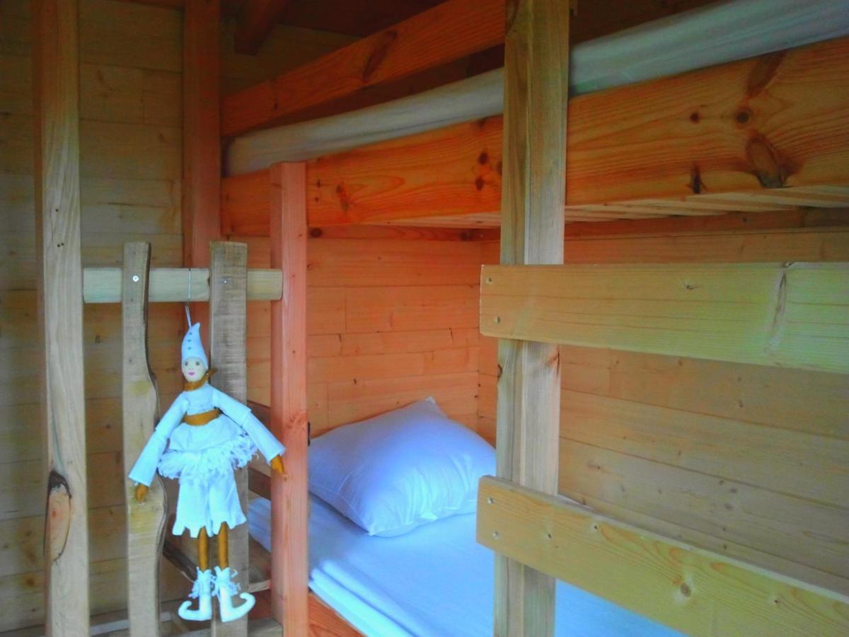 Nuits Perchees A Laroque Bed & Breakfast Saint-Antoine-de-Breuilh Exterior foto